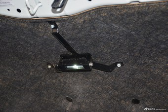 2016款兰德酷路泽4.0L自动V6中东低配版