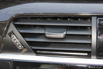 2015款众泰T600 2.0T自动豪华型 魅影黑