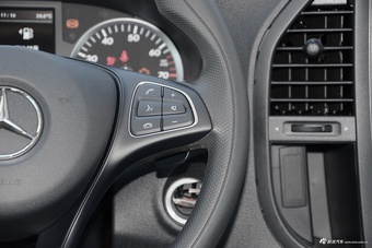 2016款奔驰威霆2.0T自动精英版 太空银