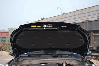 2017款众泰SR9 2.0T 手动极致之梦版（黑色）