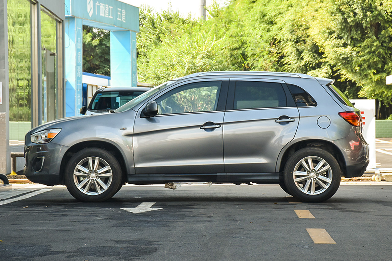 2013款劲炫ASX 2.0L自动四驱旗舰版