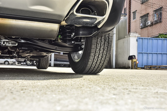 2016款自由光2.4L自动专业版+智能包 流沙金