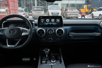 2018款北京BJ40 PLUS 2.3T自动四驱尊享版