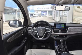 2017款宝骏730 1.5T自动风尚型7座