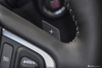 2016款森林人2.5L自动尊贵导航版