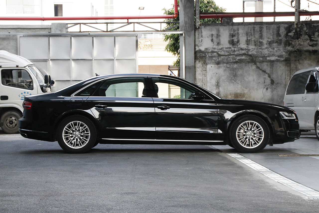 2016款奥迪A8L 3.0T自动45TFSI quattro时尚型