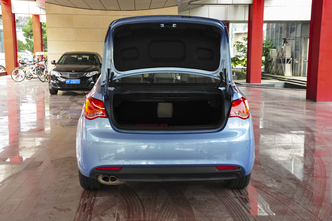 2016款卡罗拉双擎1.8L自动豪华版 蓝色