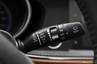 2017款众泰T300 1.5T自动尊贵型 