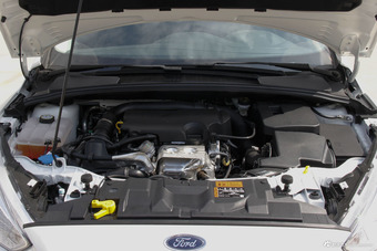 2017款福克斯三厢1.0T自动超能风尚型智行版EcoBoost 125