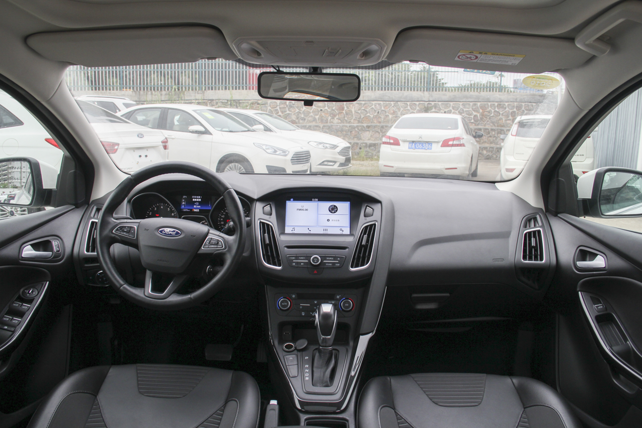 2018款福克斯三厢1.5T自动精英型EcoBoost 180