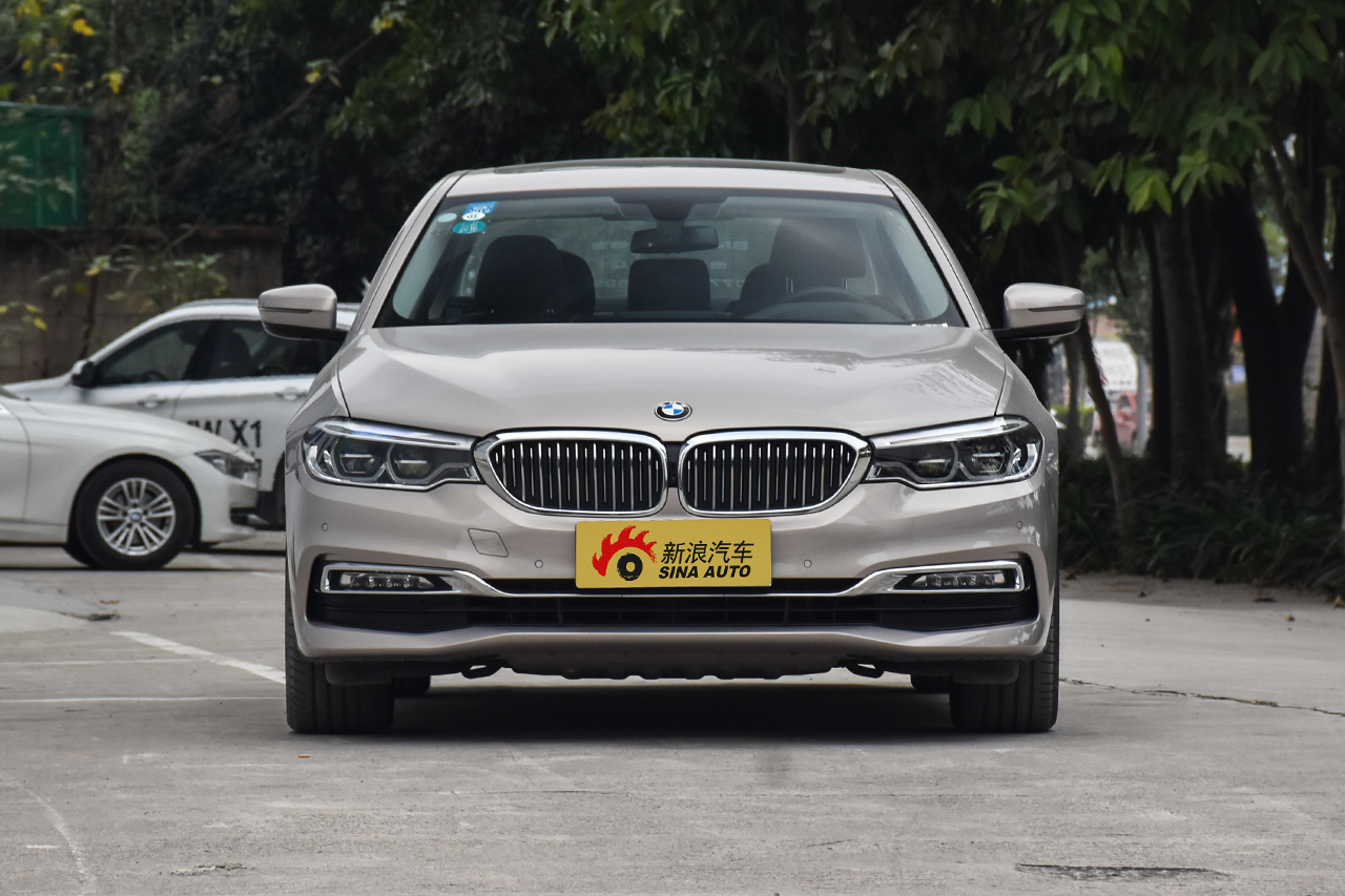 2018款宝马5系改款2.0T自动530Li尊享型豪华套装