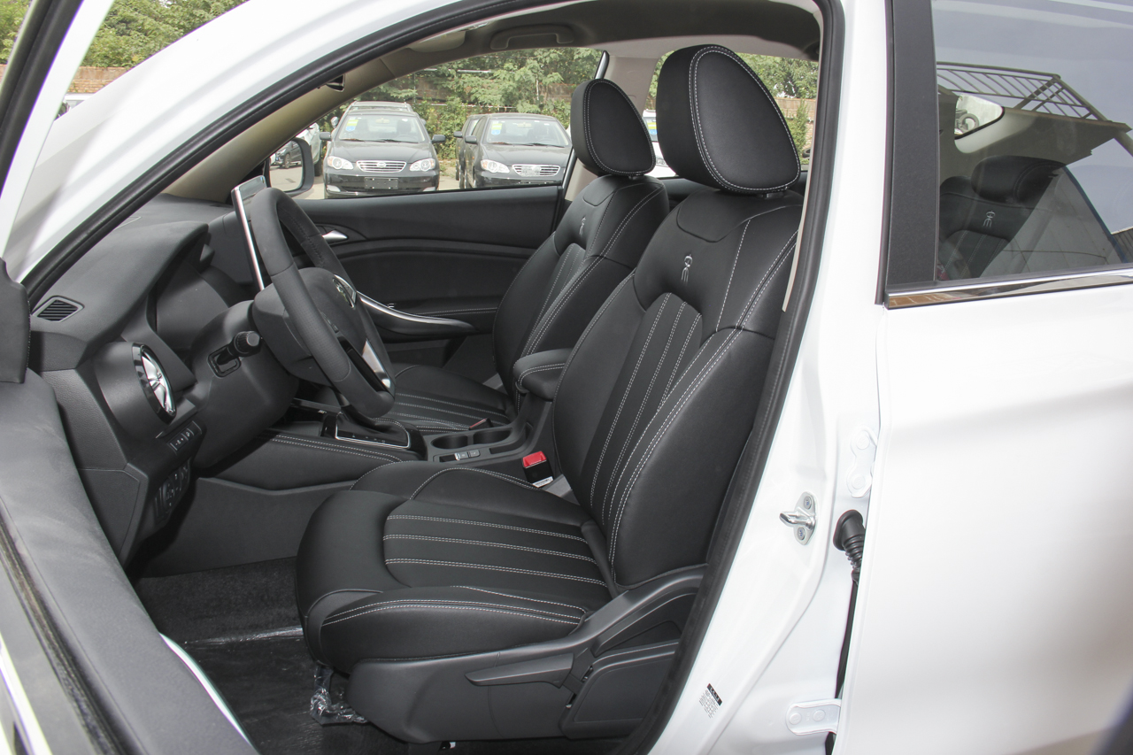 2019款比亚迪宋1.5TI自动智联越动型