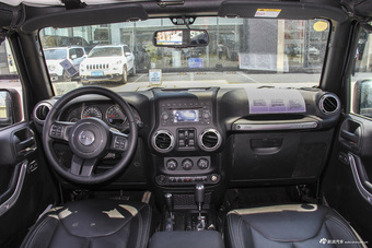 2015款牧马人3.0L自动四门舒享版Sahara图片