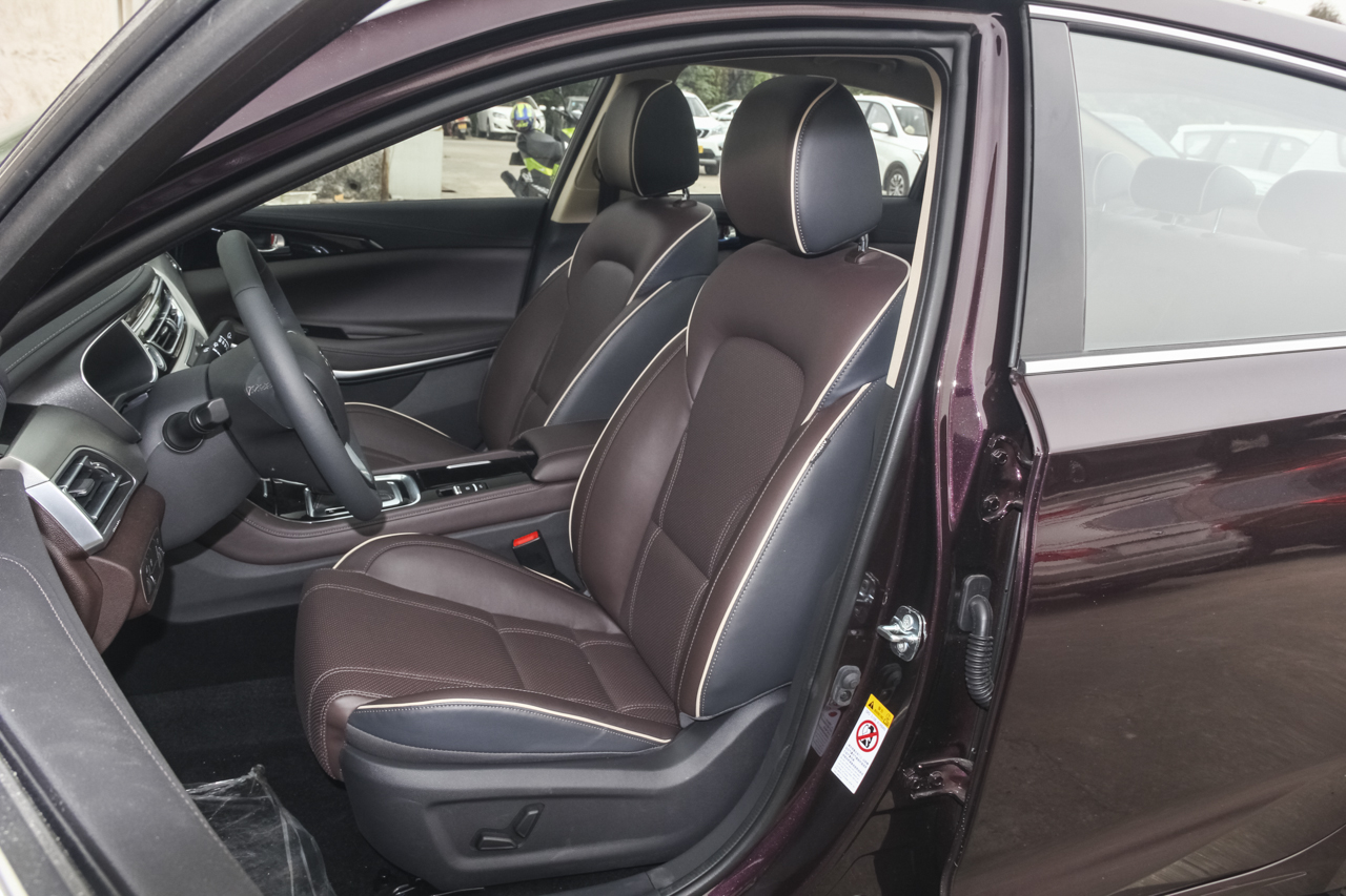 2018款睿骋CC1.5T自动智雅型