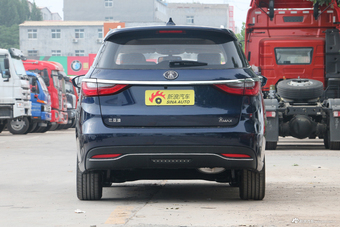 2018款比亚迪宋MAX 1.5T自动智联旗舰型6座