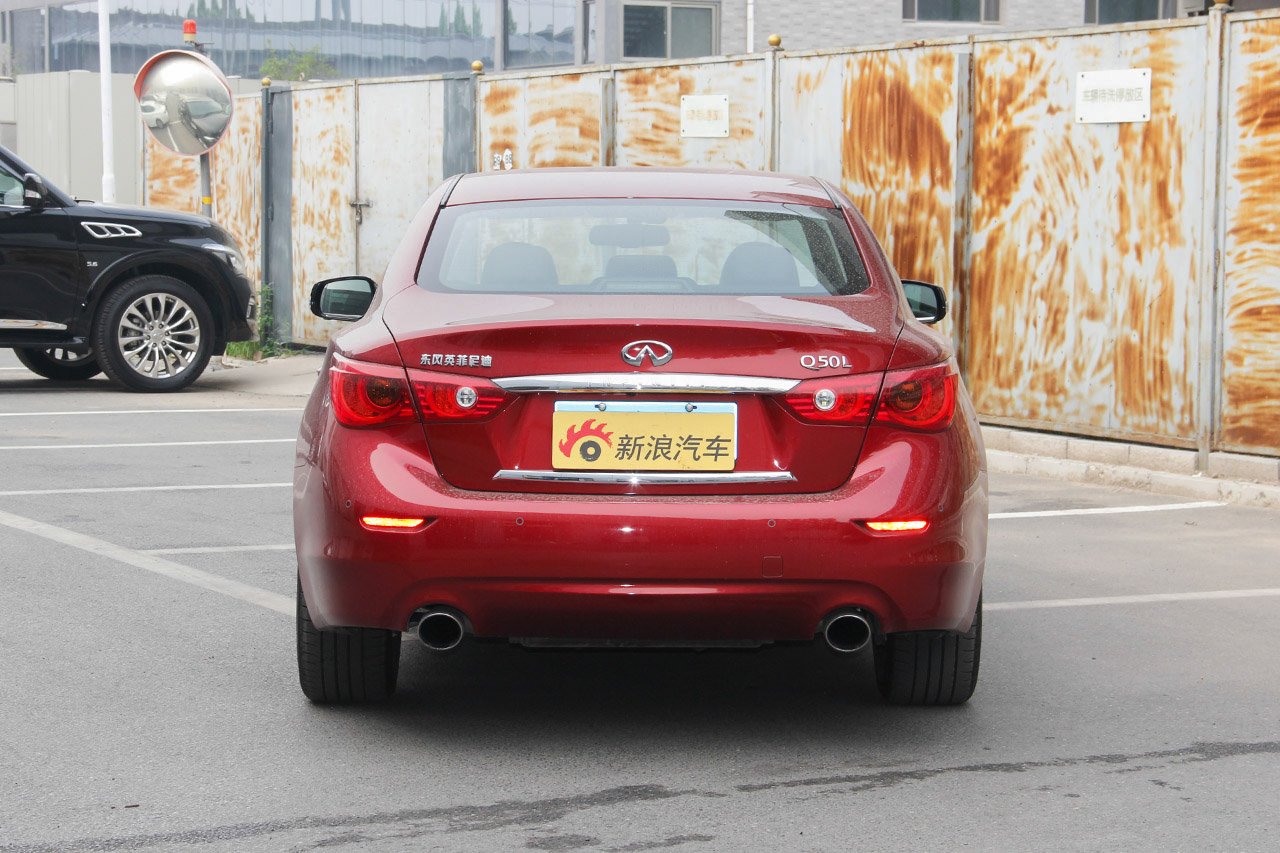 2016款英菲尼迪Q50L 2.0T自动豪华运动版