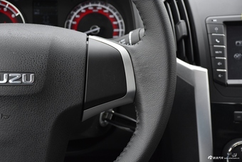 2018款铃拓2.5T手动四驱豪华款JE4D25Q5A