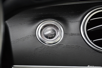 2018款奔驰E级改款2.0T自动 300L 运动豪华型