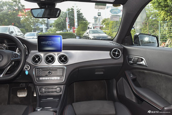 2017款奔驰CLA级改款 2.0T自动220 4MATIC