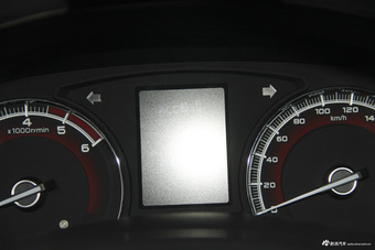 2017款五十铃mu-X 2.5T自动四驱尊享型7座