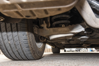 2015款金牛座2.0T自动时尚型 铂钻白