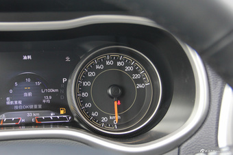 2016款自由光2.4L自动75周年致敬版