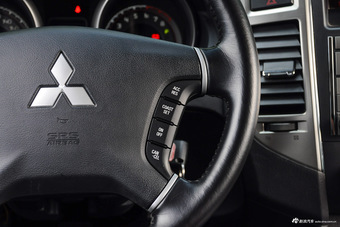 2016款帕杰罗（进口）3.0L自动豪华版 国4