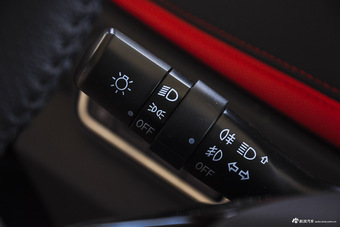 2016款哈弗H1 1.5L手动豪华型蓝标改款 爵仕红