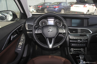 2017款英菲尼迪QX30 1.6T自动两驱时尚版