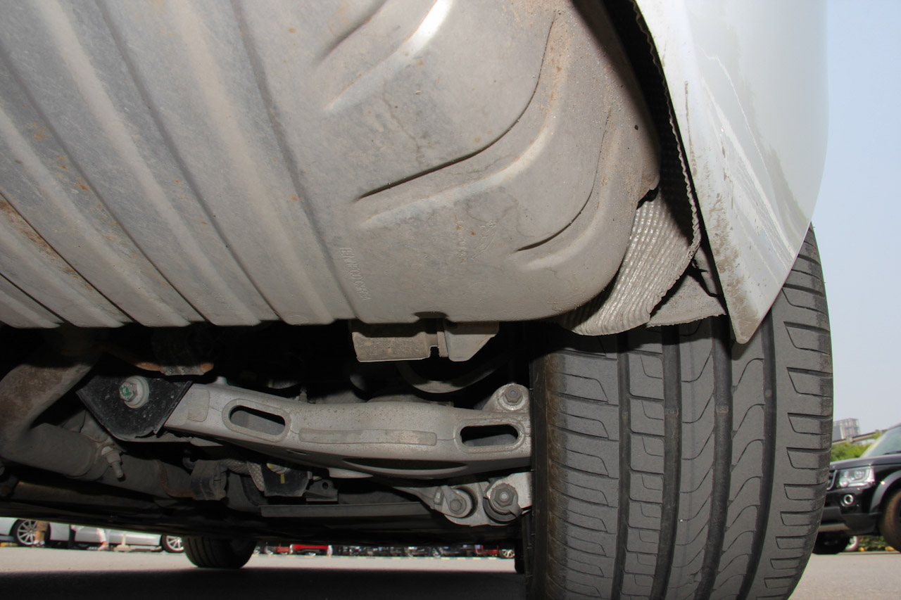 2015款捷豹XE R-SPORT 2.0T自动i4 Ti (240PS)