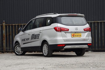 2017款北汽威旺M50F 1.5L手动豪华型(银)