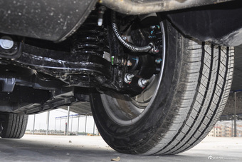 2017款众泰SR9 2.0T手动极致之心版