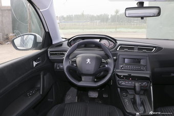 2018款标致308 1.6L自动时尚版