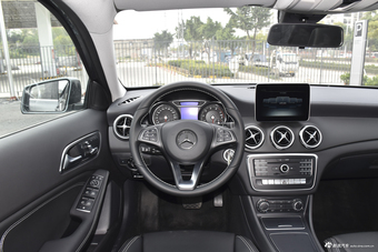 2017款奔驰GLA级 GLA200 1.6T自动时尚型