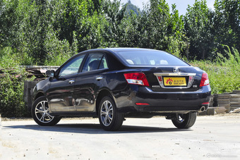 2014款众泰Z300 1.5L手动豪华型