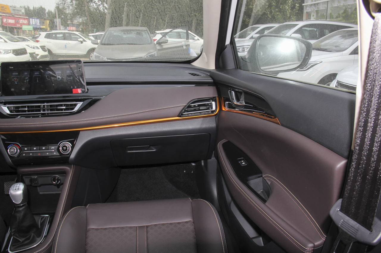 2018款逸动DT 1.6L手动智享型