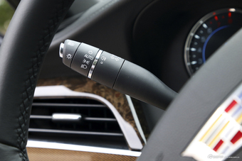 2017款CT6 2.0T自动28T豪华型