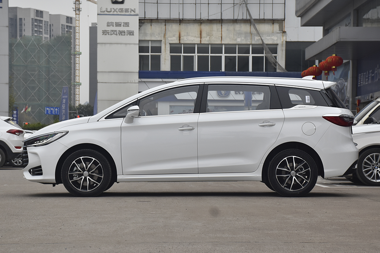 2017款比亚迪宋MAX 1.5T自动互联精英型