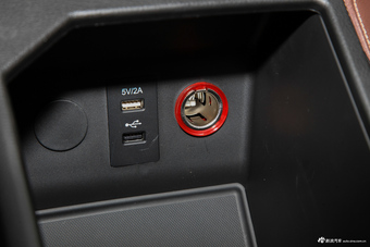 2017款宝骏560 1.5T DCT尊享型