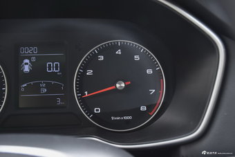 2018款荣威RX3 1.6L手动旗舰版