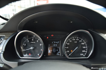 2015款众泰T600 1.5T手动尊贵型 典雅金