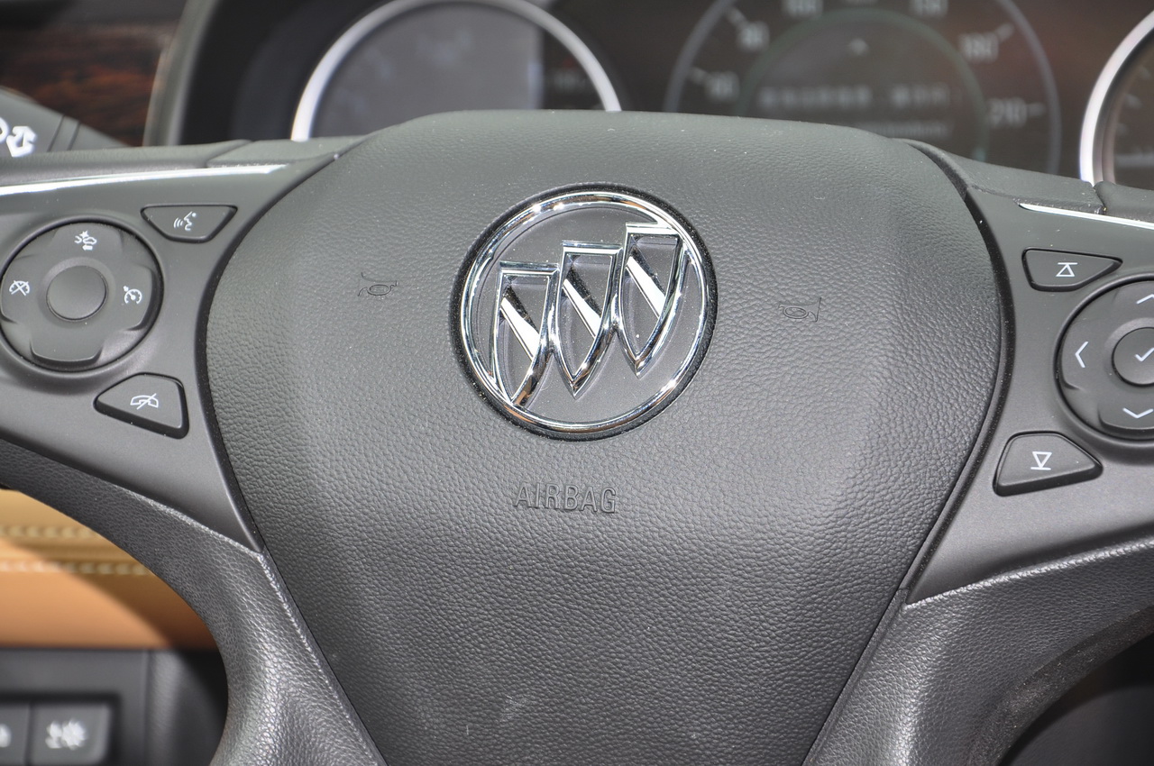 2016款君越2.0T自动豪华型28T