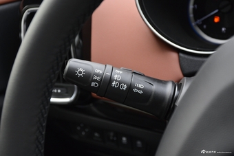 2017款风神AX4 1.6L手动潮悦型