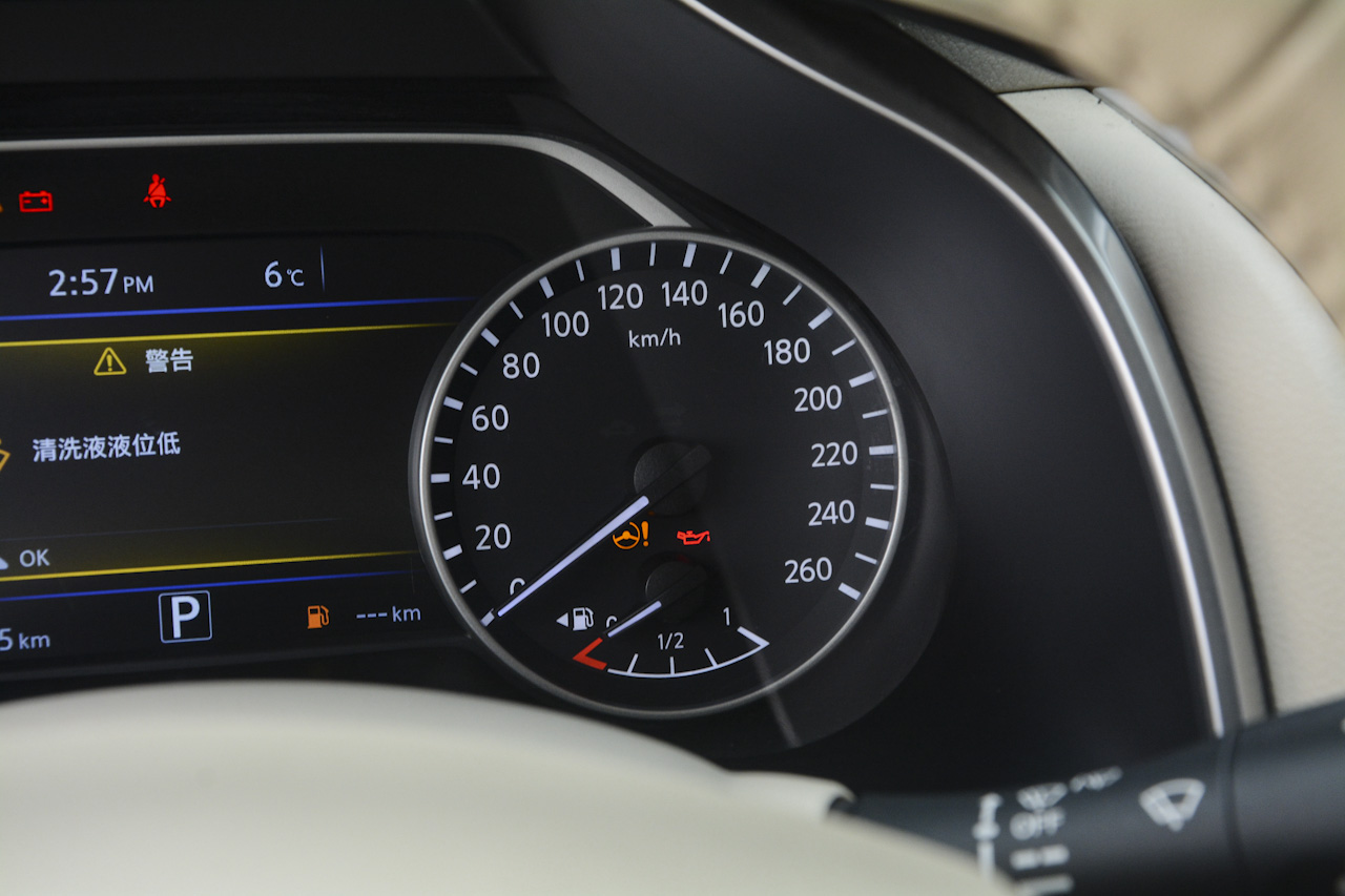 2017款楼兰2.5L自动S/C XV HEV混动四驱旗舰版