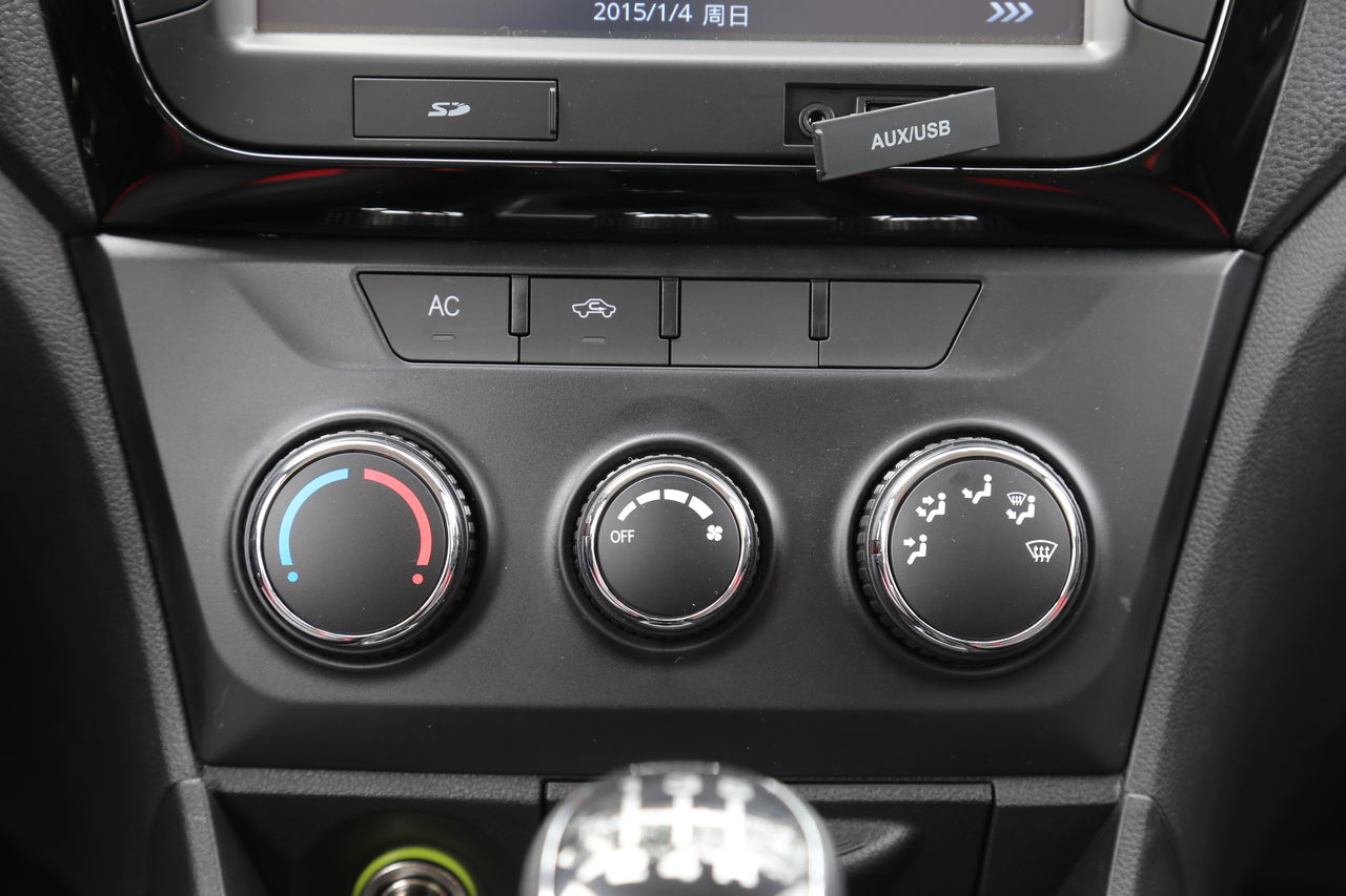 2017款启腾V60 1.5L手动豪华型