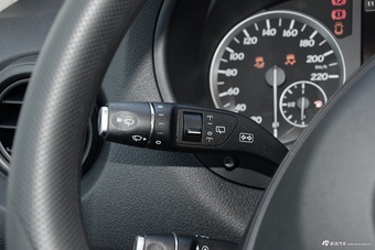 2016款奔驰威霆2.0T自动精英版 太空银