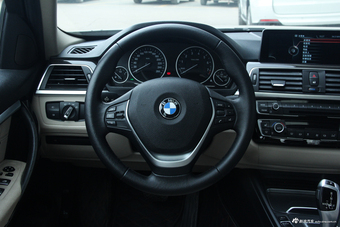 2017款宝马3系2.0T自动豪华设计套装320Li