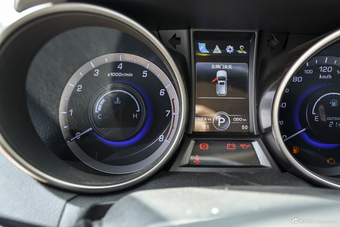 2016款长安CS75 1.8T自动尊贵型国5