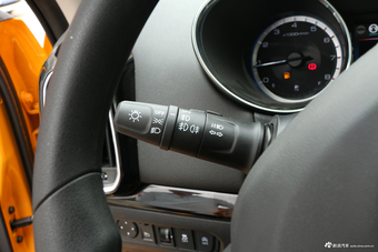 2018款风神AX4 1.6L手动潮尚型天窗版