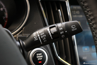 2017款众泰SR7 1.5T自动魔方之梦版